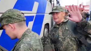 Появились первые кадры возвращения второй группы плененных бойцов ВС РФ