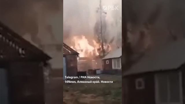 Больше 300 человек эвакуировали из детского лагеря «Орлёнок» из-за лесного пожара #shorts